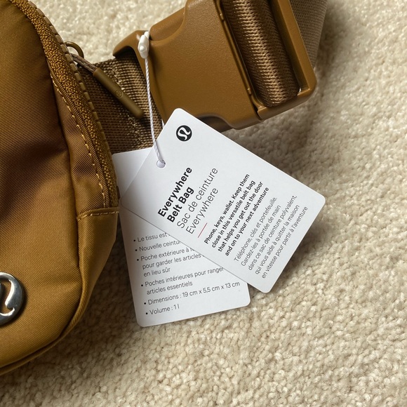 New lululemon everywhere belt bag. - Picture 2 of 2